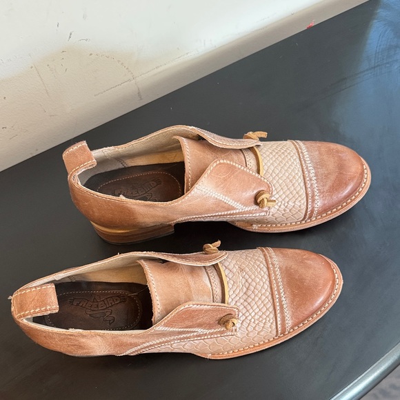 LIKE NEW Freebird Women's Brown Quilted Leather Loafers - Picture 5 of 10